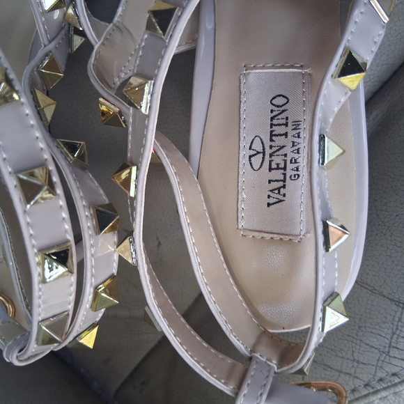 Valentino Garavani Shoes - Valentino Garavani Pale Pink Rockstud Leather Heels